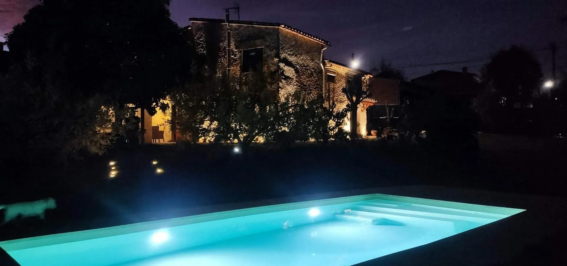 Country house Cal Xaiet Guest House Llampaies